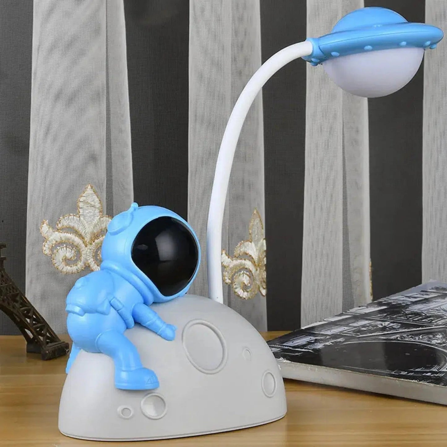 Astronaut Nachtlicht - LED Schreibtischlampe mit Stiftehalter - Nachtlicht Kinder