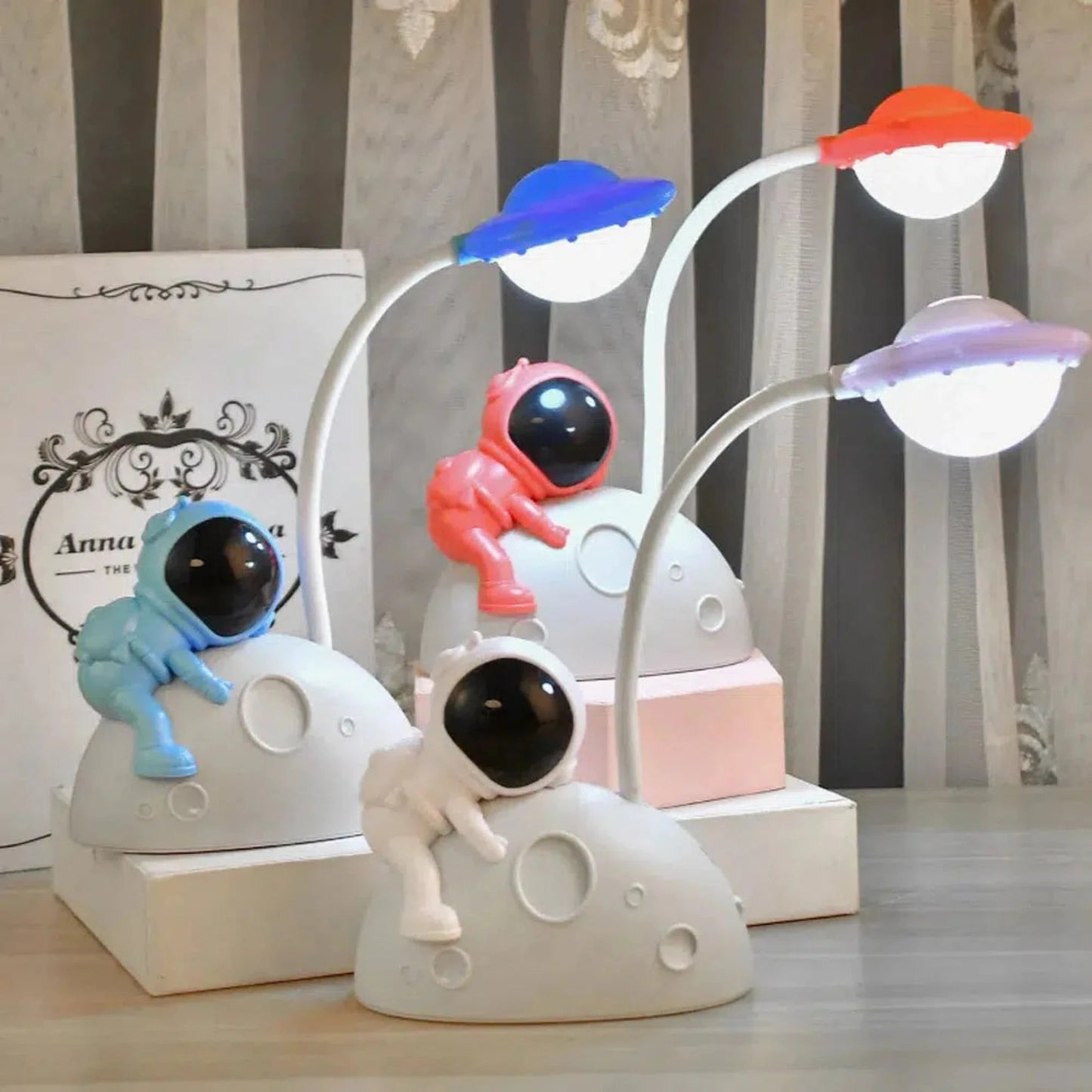 Astronaut Nachtlicht - LED Schreibtischlampe mit Stiftehalter - Nachtlicht Kinder