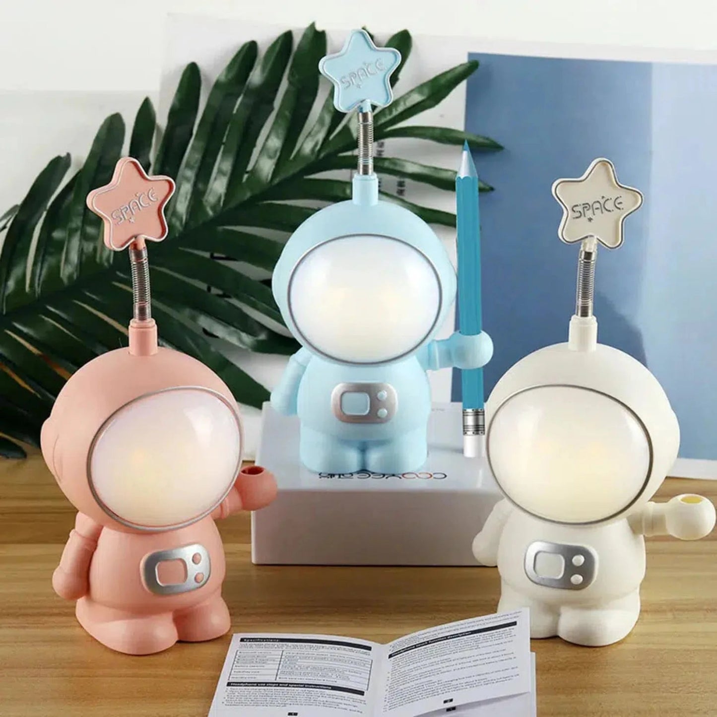 Astronaut Nachtlicht - LED Schreibtischlampe mit Stiftehalter - Nachtlicht Kinder