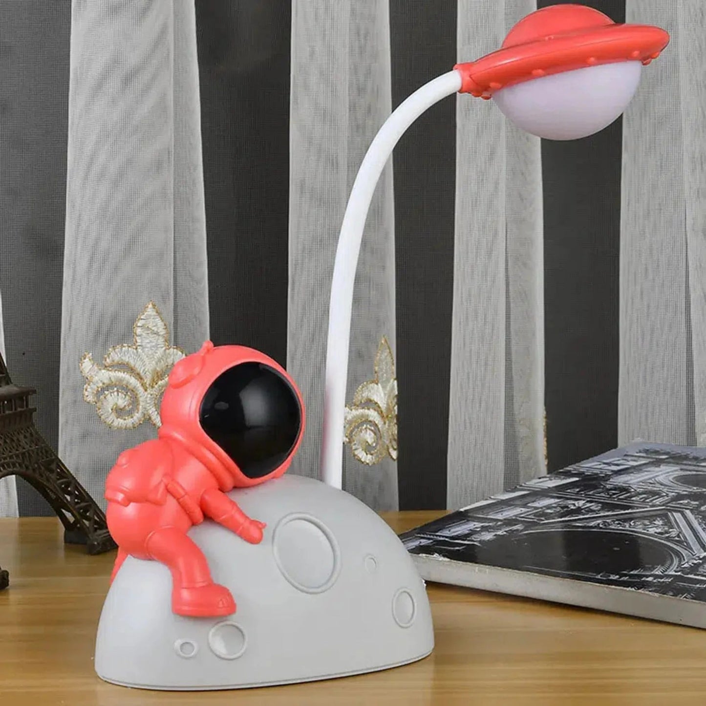 Astronaut Nachtlicht - LED Schreibtischlampe mit Stiftehalter - Nachtlicht Kinder