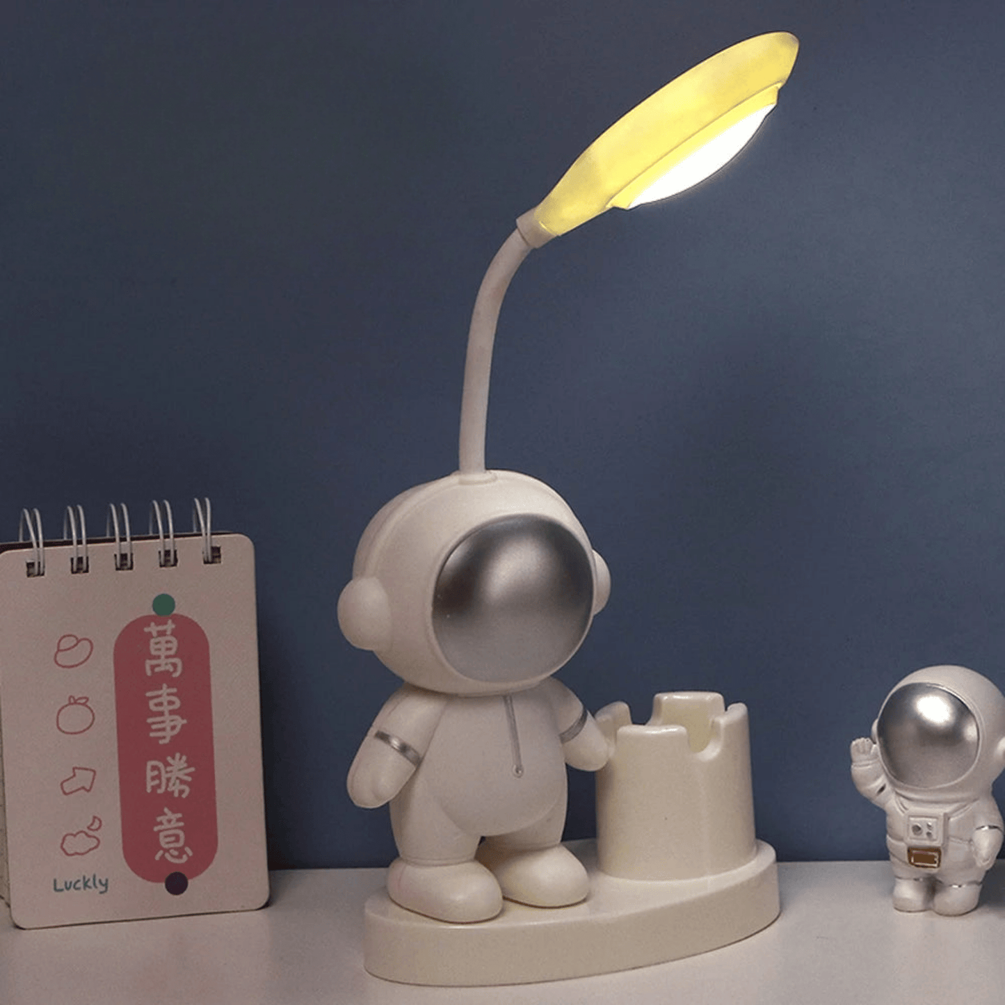 Astronaut Nachtlicht - LED Schreibtischlampe mit Stiftehalter - Nachtlicht Kinder