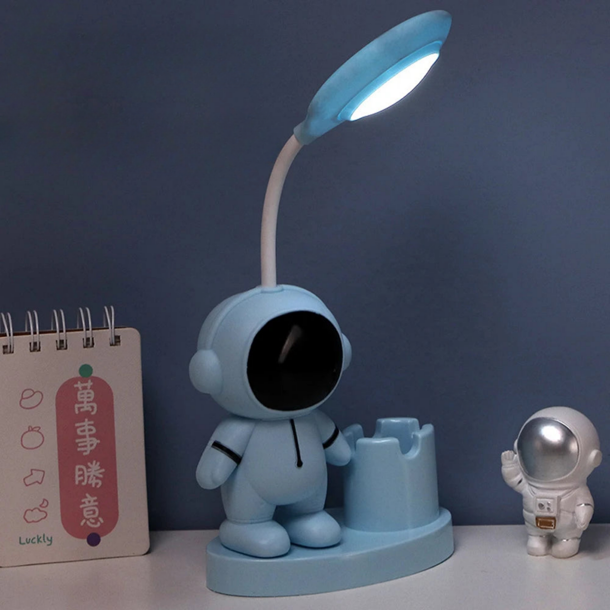 Astronaut Nachtlicht - LED Schreibtischlampe mit Stiftehalter-Nachtlicht-Ma boutique